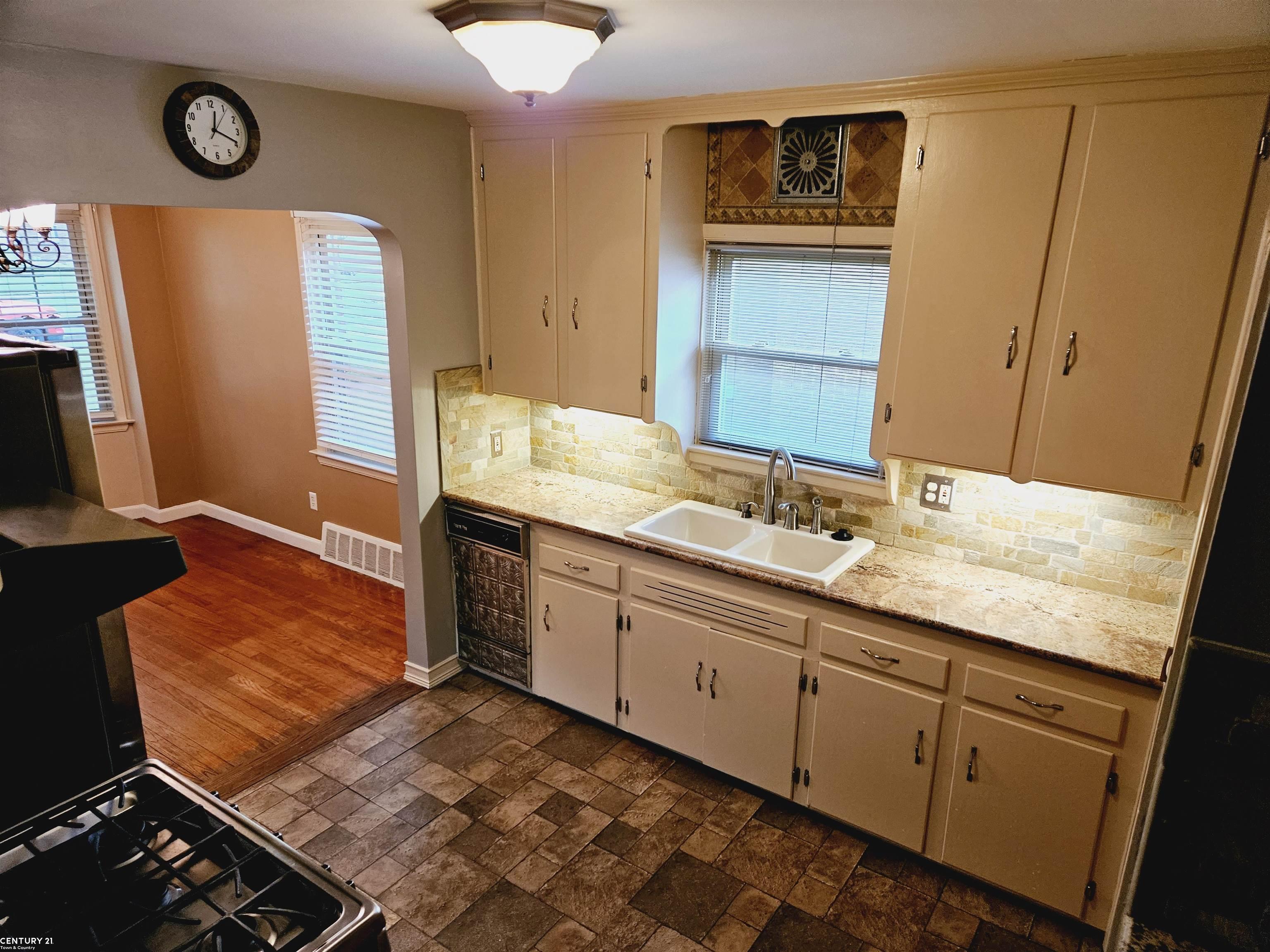 9975 Hemingway Redford, MI 48239 - Photo 6 of 33 Gallery Image 6