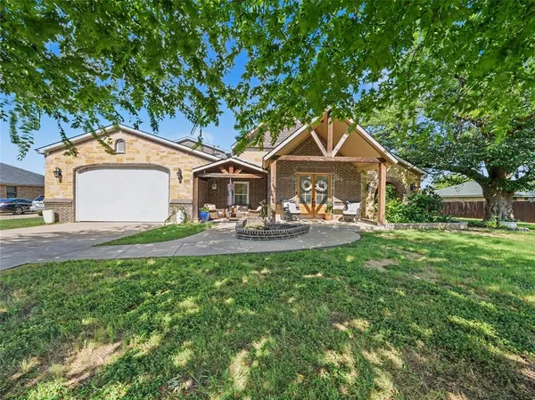 $850,000 | 6701 Nauert Road, Forest Hill, TX 76140