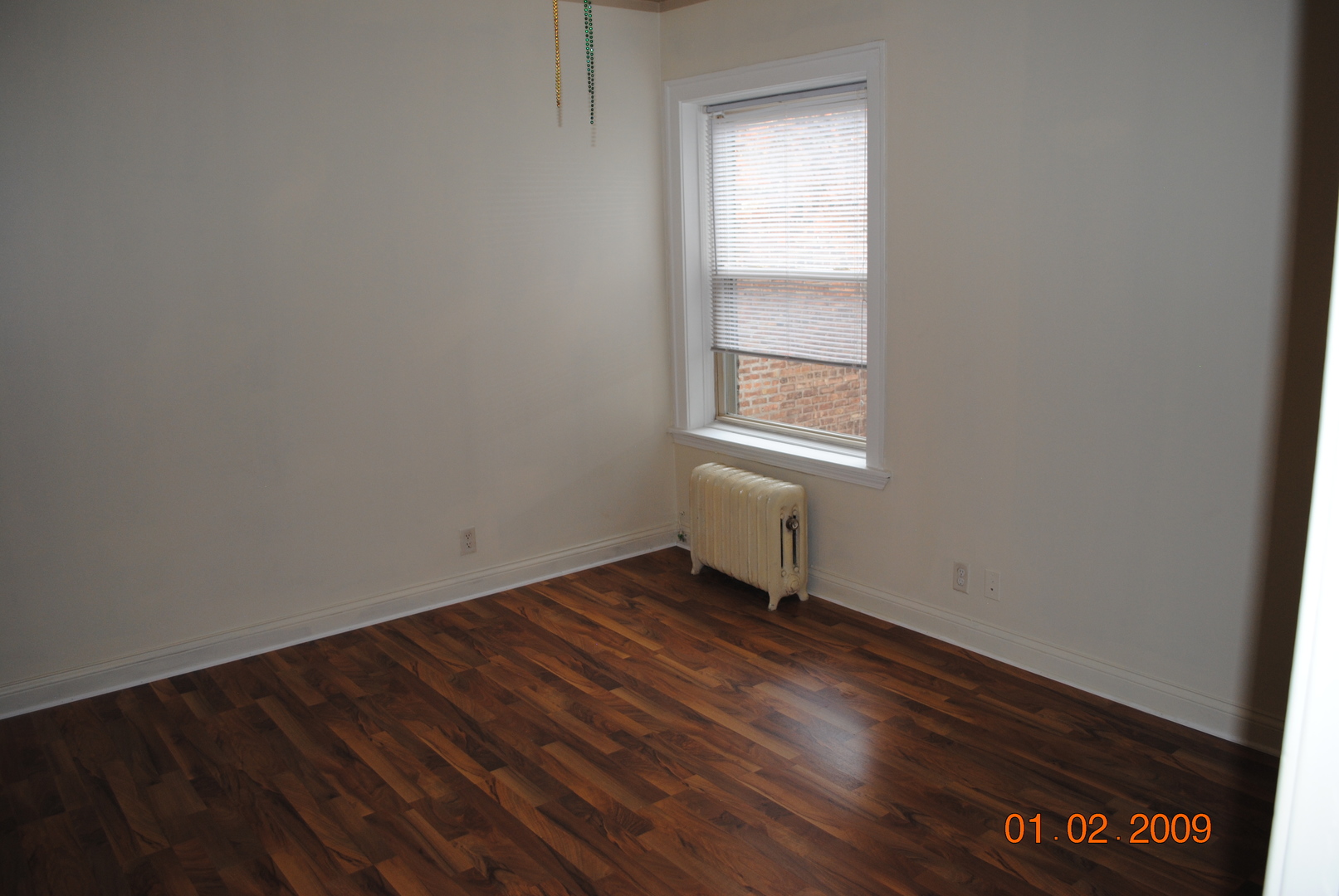 7635 South Yates Boulevard Chicago, IL 60649 - Photo 12 of 17 an empty room with a window