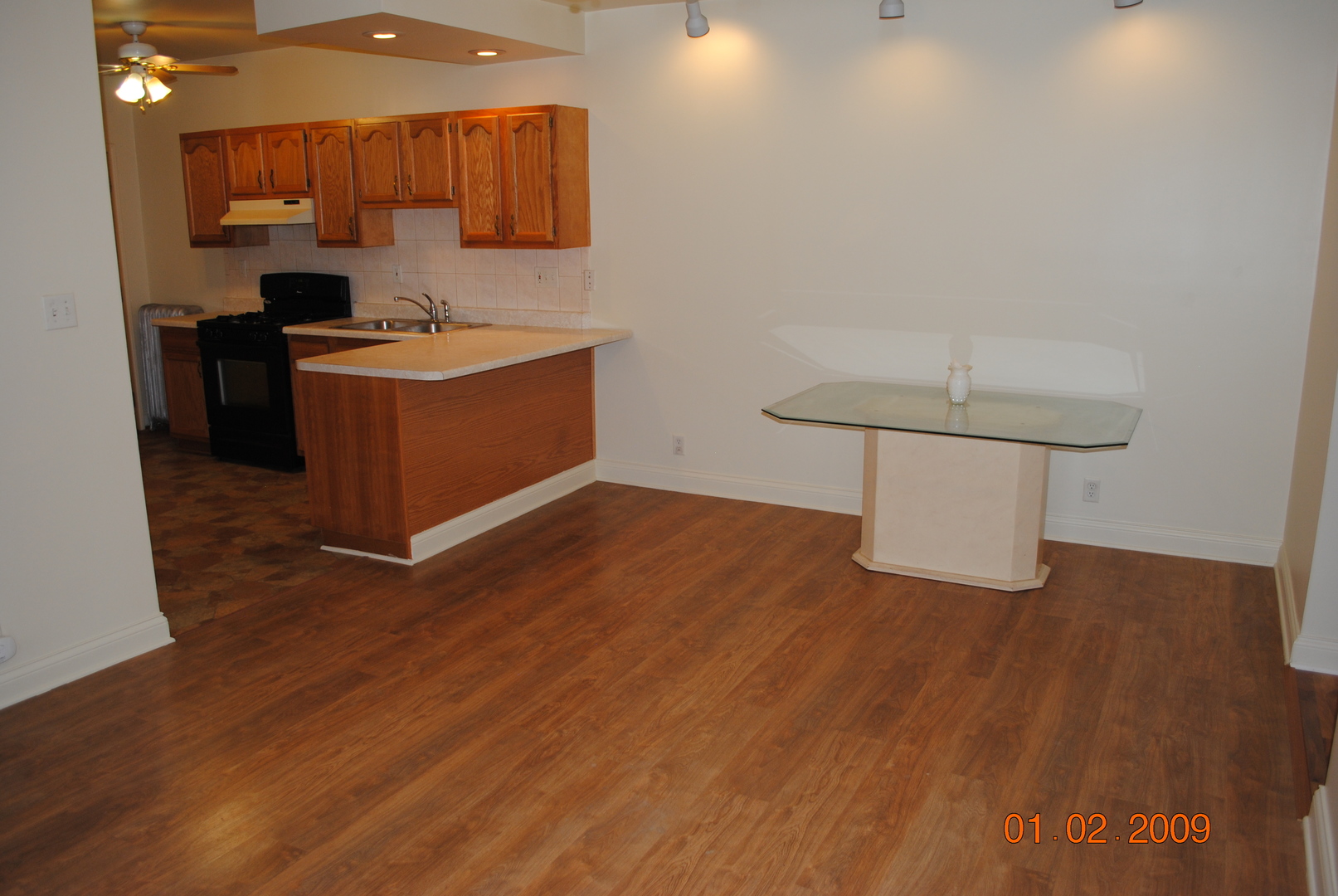 7635 South Yates Boulevard Chicago, IL 60649 - Photo 9 of 17 a kitchen with stainless steel appliances a sink cabinets and wooden floor