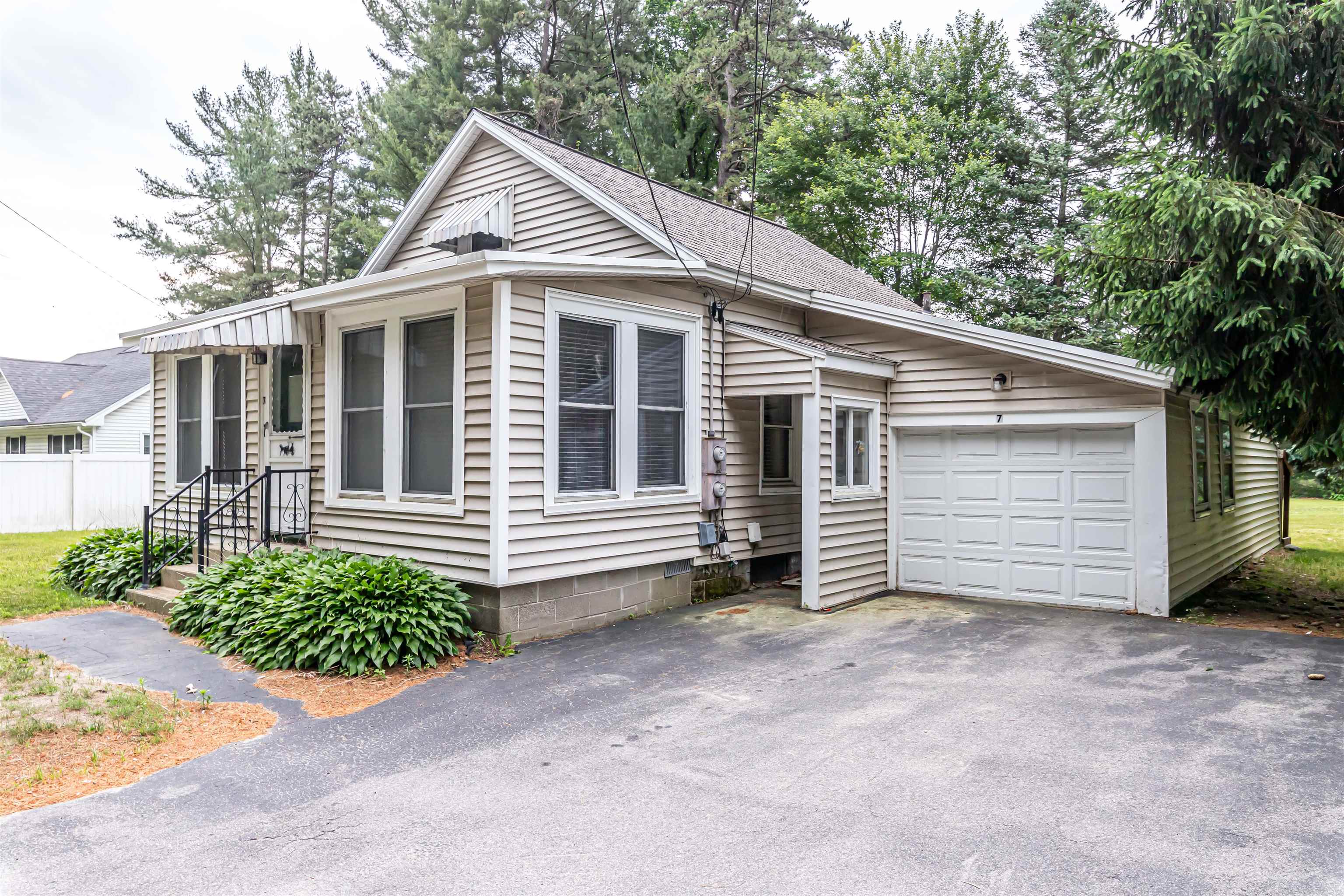 7 Burnham Road Hudson, NH 03051 - Photo 2 of 31 Gallery Image 2