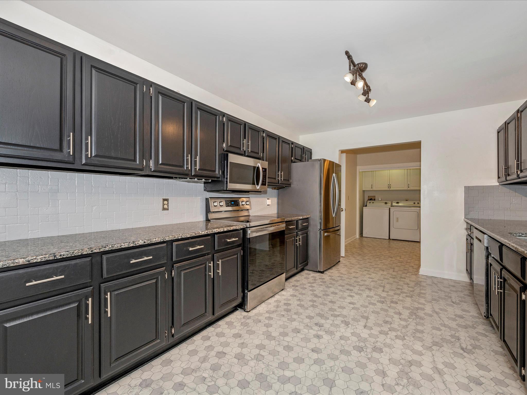 1813 Winston Drive Hagerstown, MD 21740 - Photo 11 of 57 Kitchen