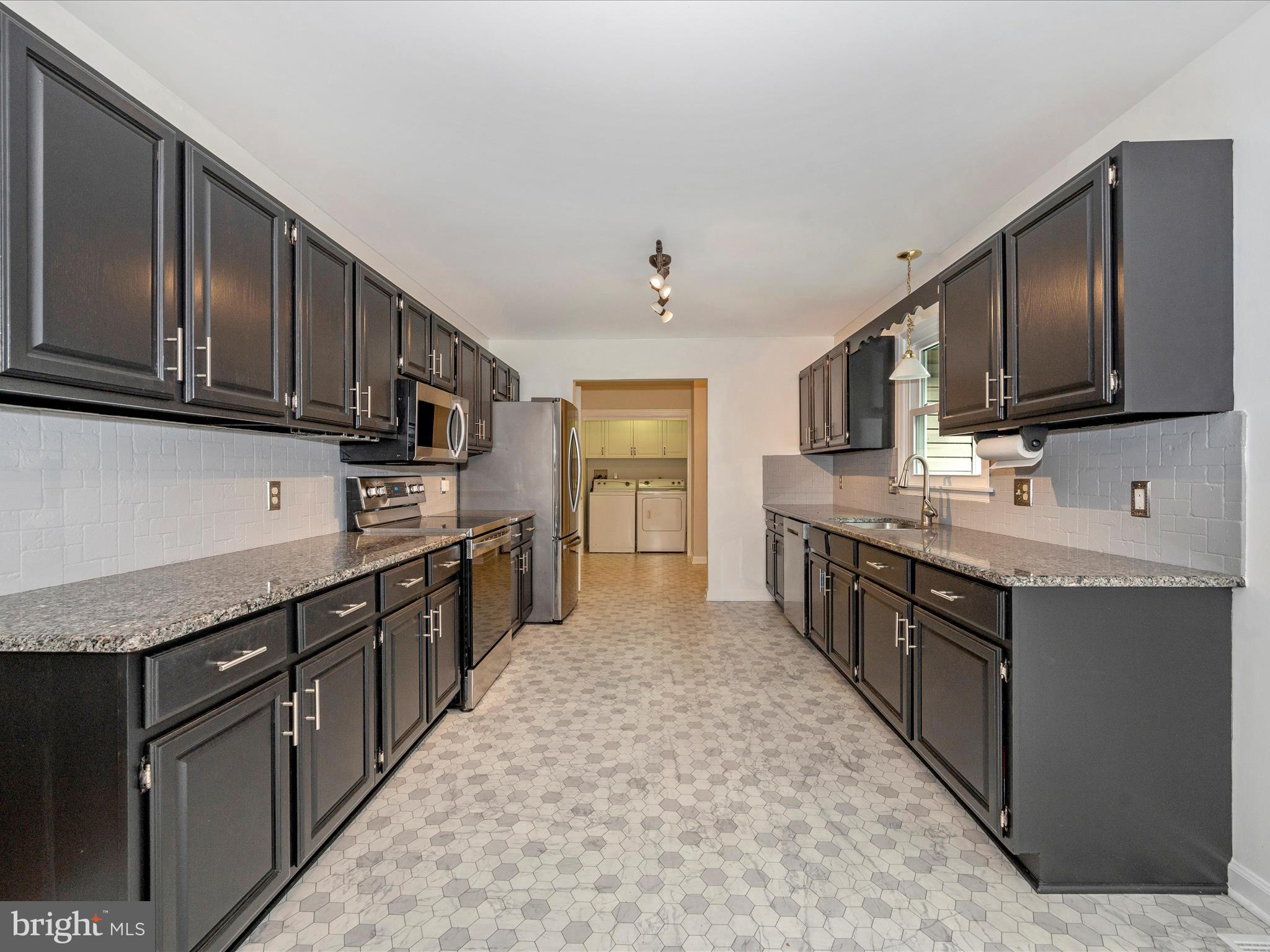1813 Winston Drive Hagerstown, MD 21740 - Photo 10 of 57 Kitchen