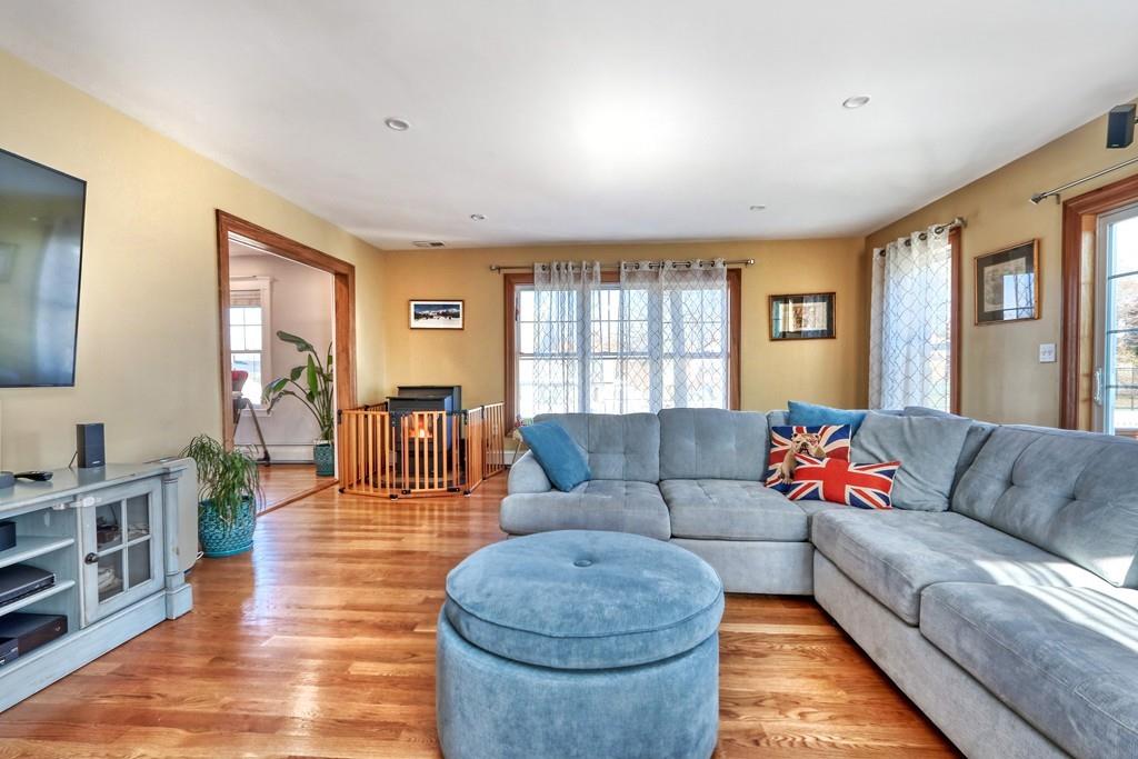 46 Mayflower Road Quincy, MA 02171 - Photo 2 of 28 Gallery Image 2
