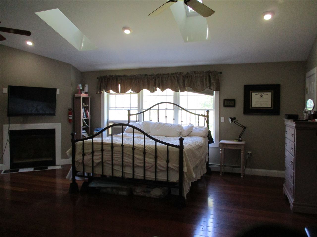 79 Frost Road Derry, NH 03038 - Photo 15 of 35