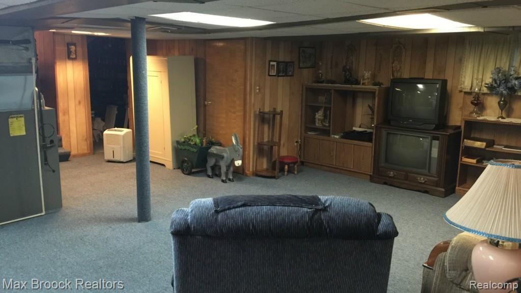 3013 South Genesee Road Burton, MI 48519 - Photo 20 of 34 IMG_0618.jpg