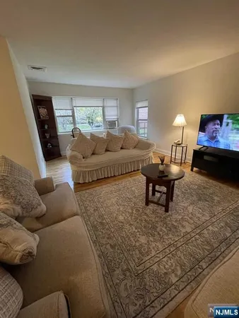 $2,800 | 280-320 Oak Street, Unit 320C, Ridgewood, NJ 07450