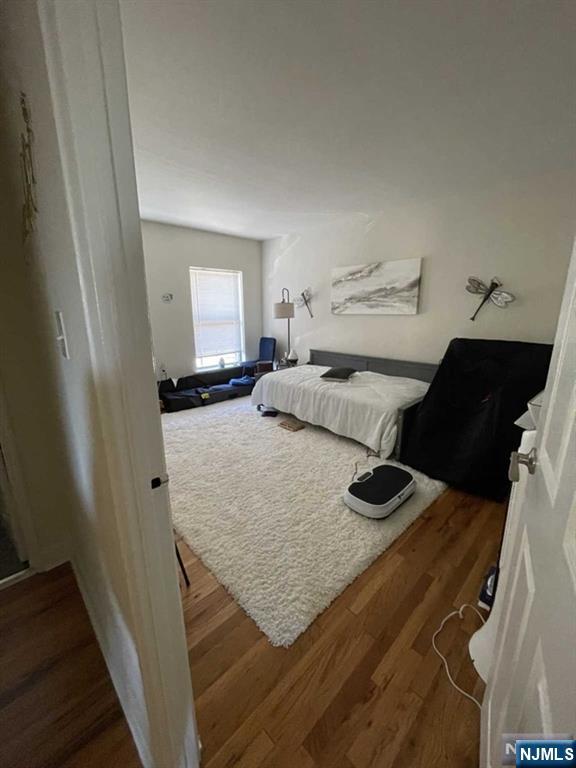 280-320 Oak Street, Unit 320C Ridgewood, NJ 07450 - Photo 18 of 25 a bedroom with a bed and window