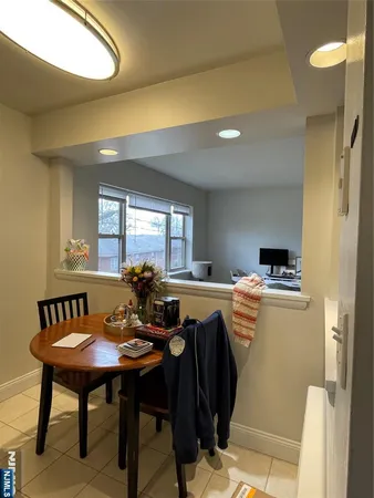 $2,800 | 280-320 Oak Street, Unit 320C, Ridgewood, NJ 07450