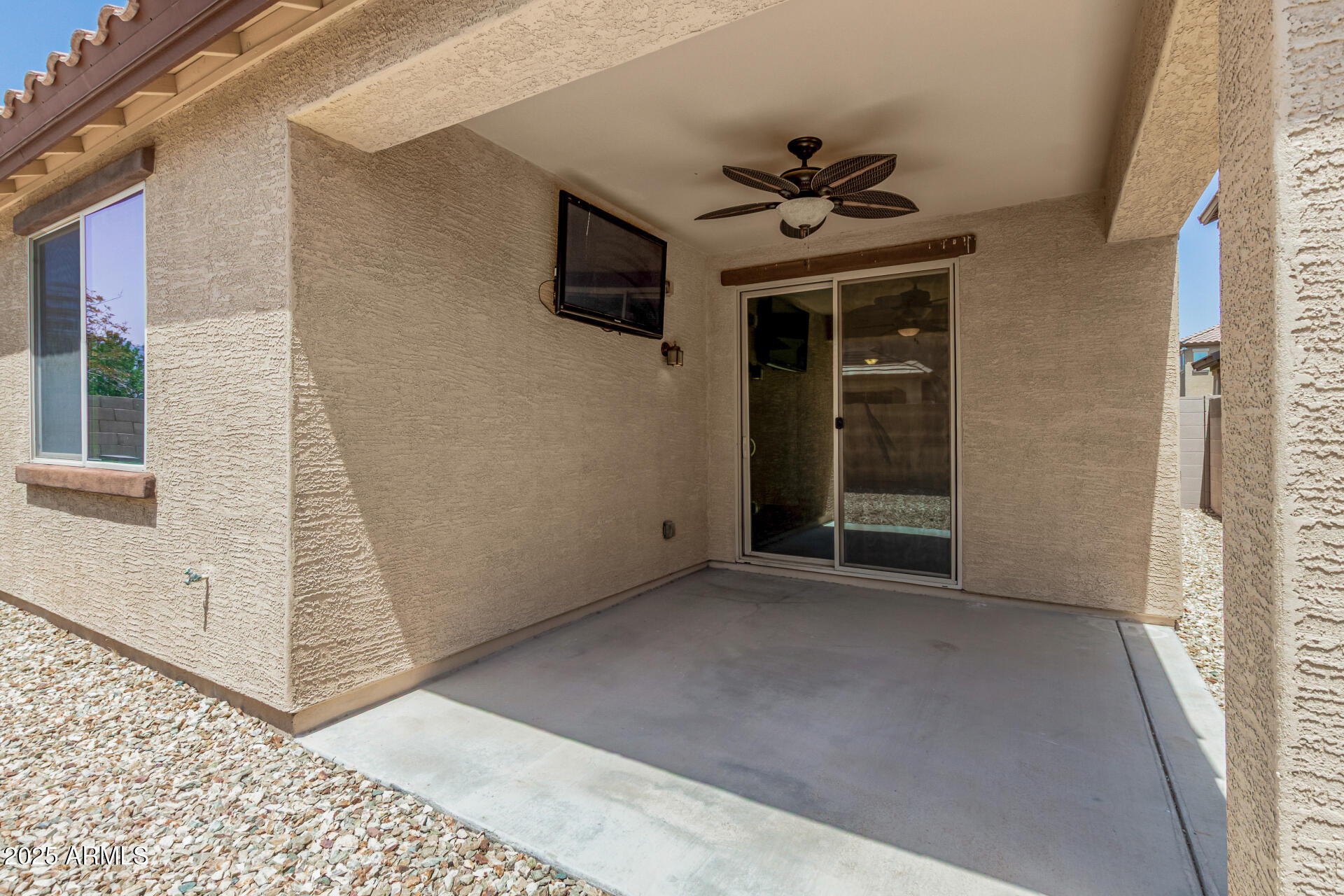 3313 West Gran Paradiso Drive Phoenix, AZ 85086 - Photo 27 of 31 a view of a hallway with entryway