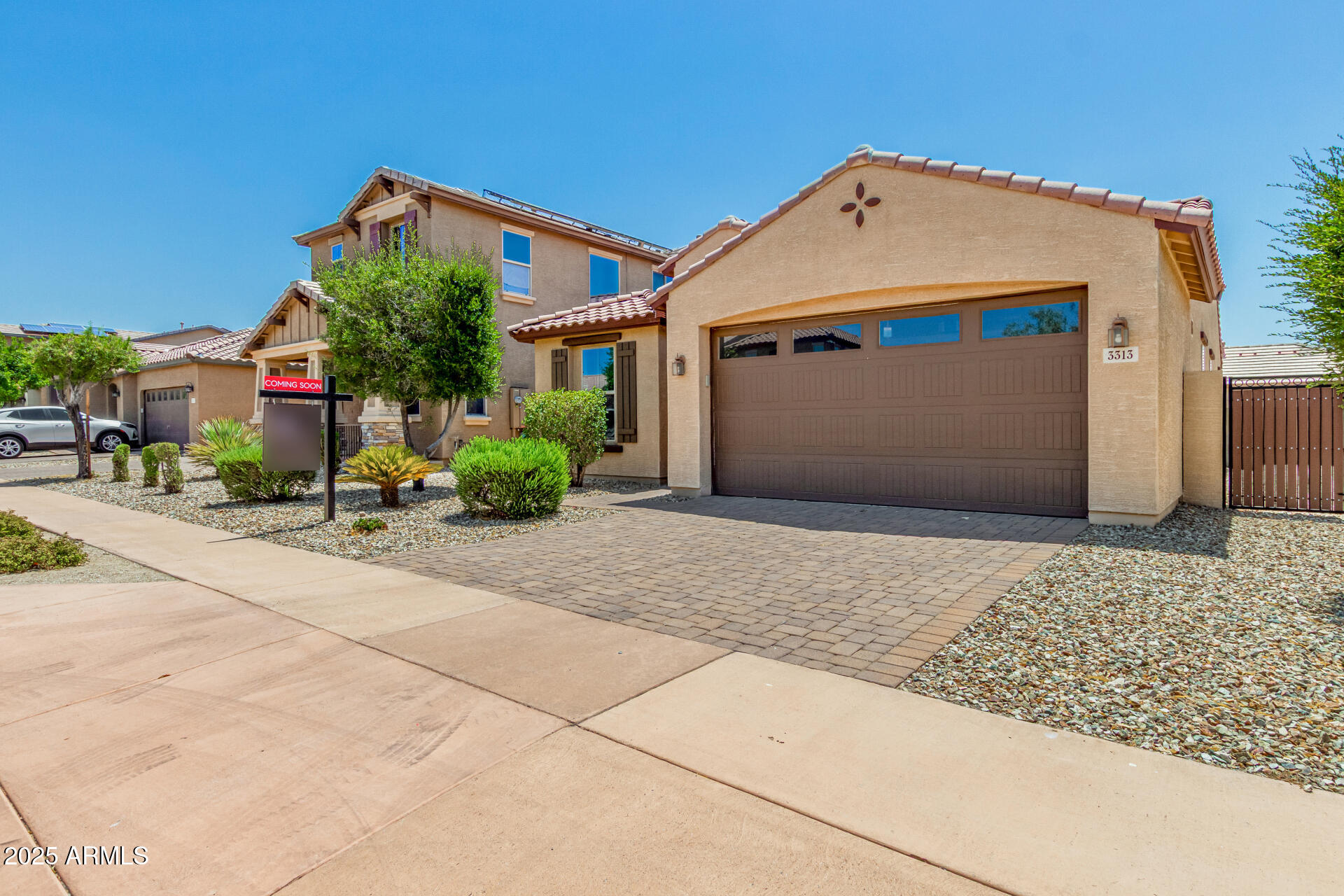 3313 West Gran Paradiso Drive Phoenix, AZ 85086 - Photo 3 of 31 a front view of a house with garden