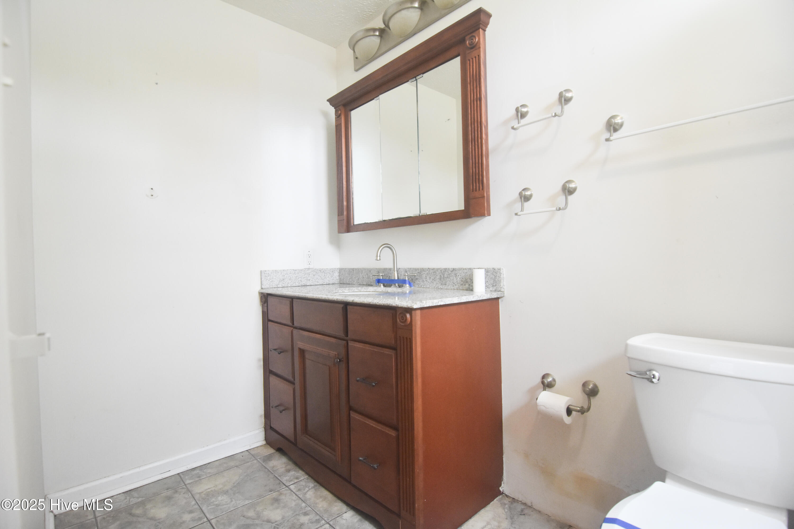 409 Rice Lane Havelock, NC 28532 - Photo 14 of 25 Second Bathroom