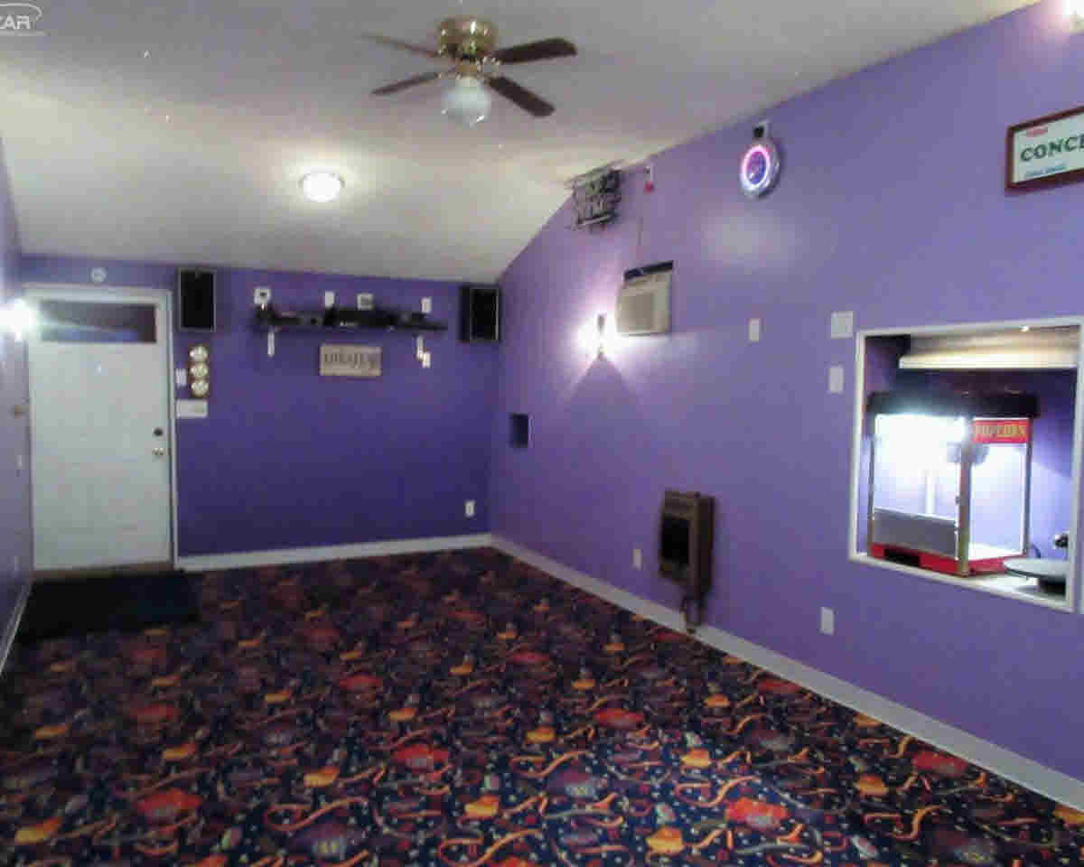 5272 West Carpenter Road Flint, MI 48504 - Photo 35 of 40 21260758-35.JPG