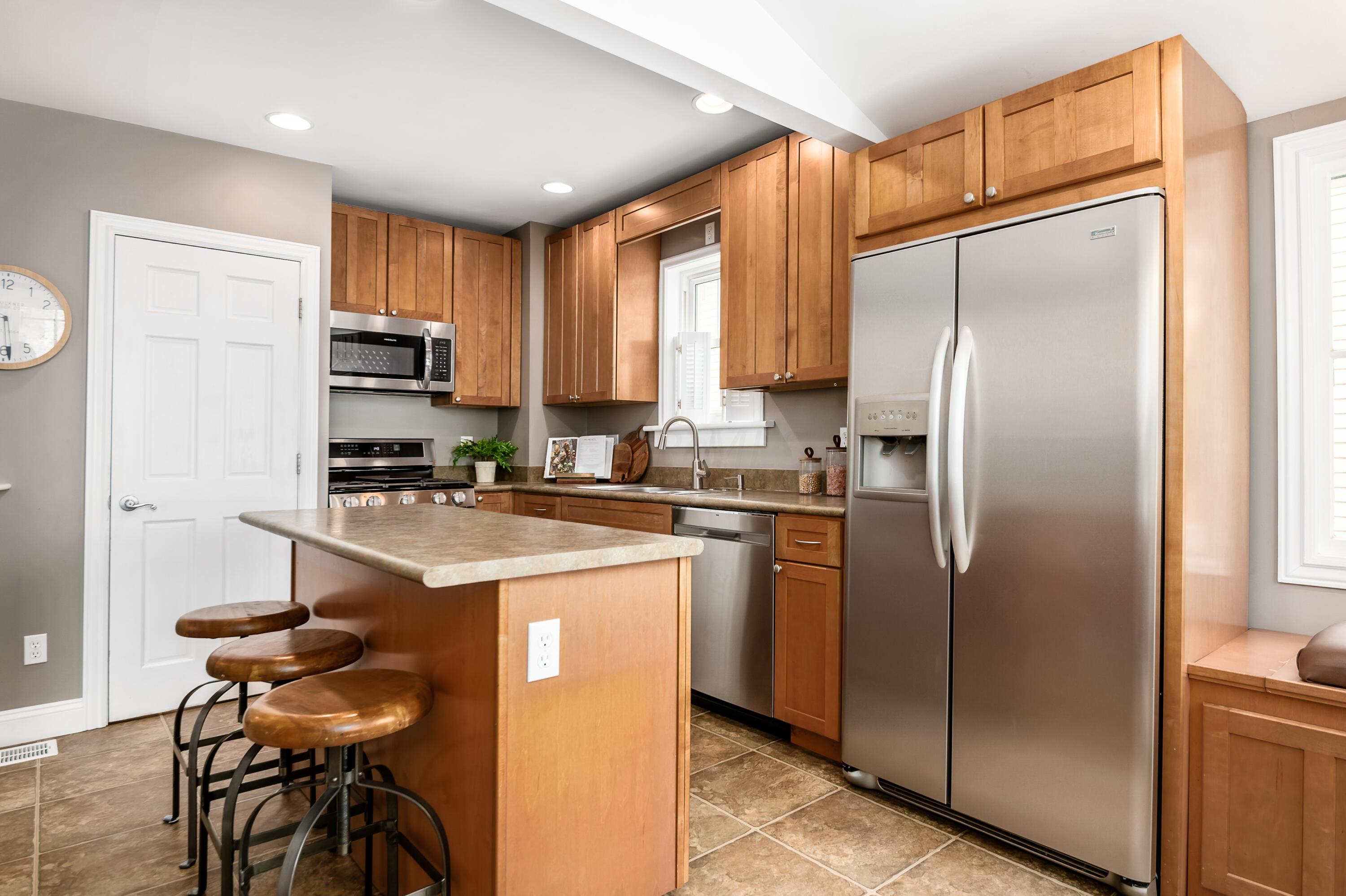 186 East Pacemont Road Columbus, OH 43202 - Photo 24 of 39 Great kitchen w plenty of space and storage