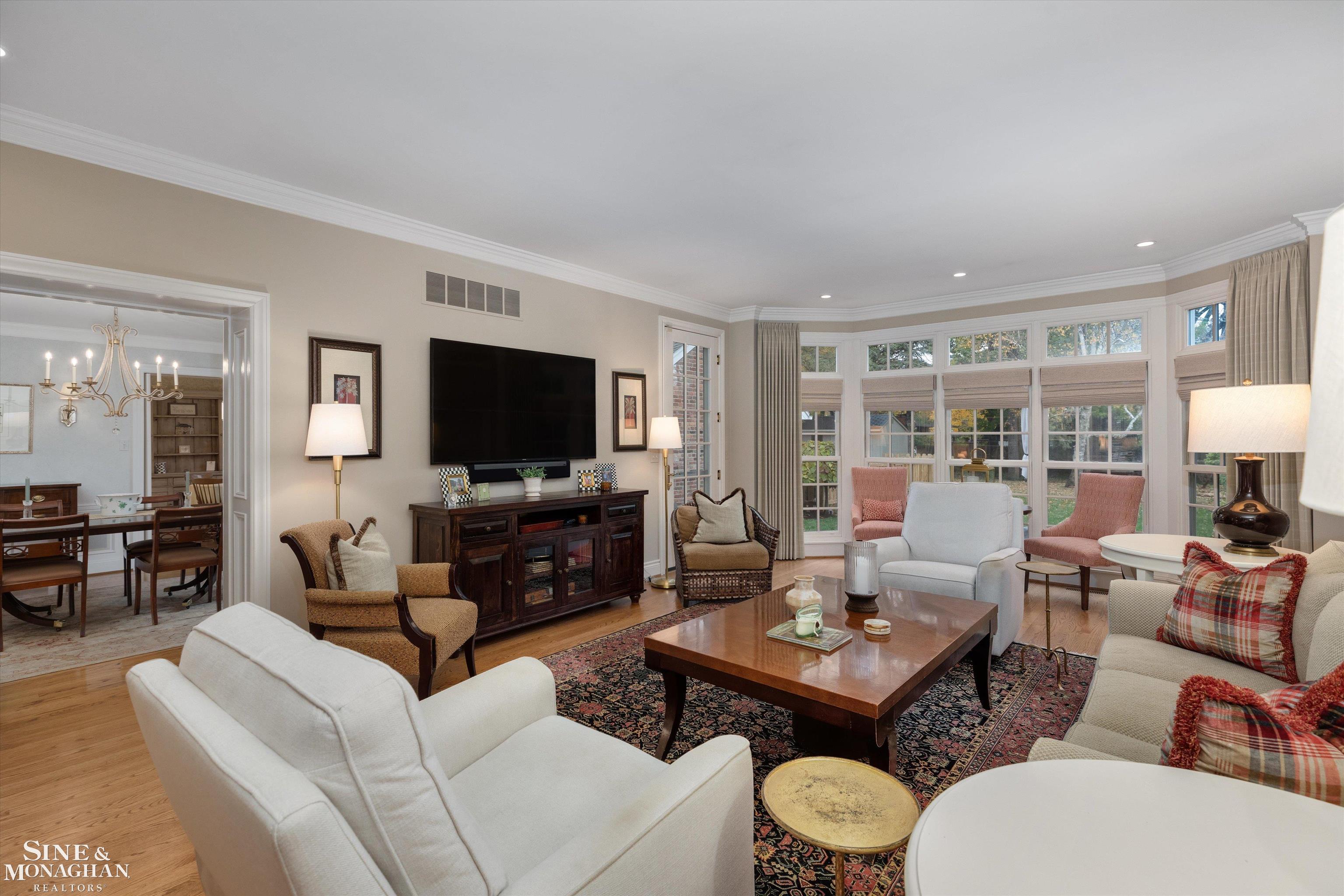 218 Merriweather Road Grosse Pointe, MI 48236 - Photo 12 of 51 50194541-33e22469-1f5f-4a97-bb82-10fd01bda6dc.JPG