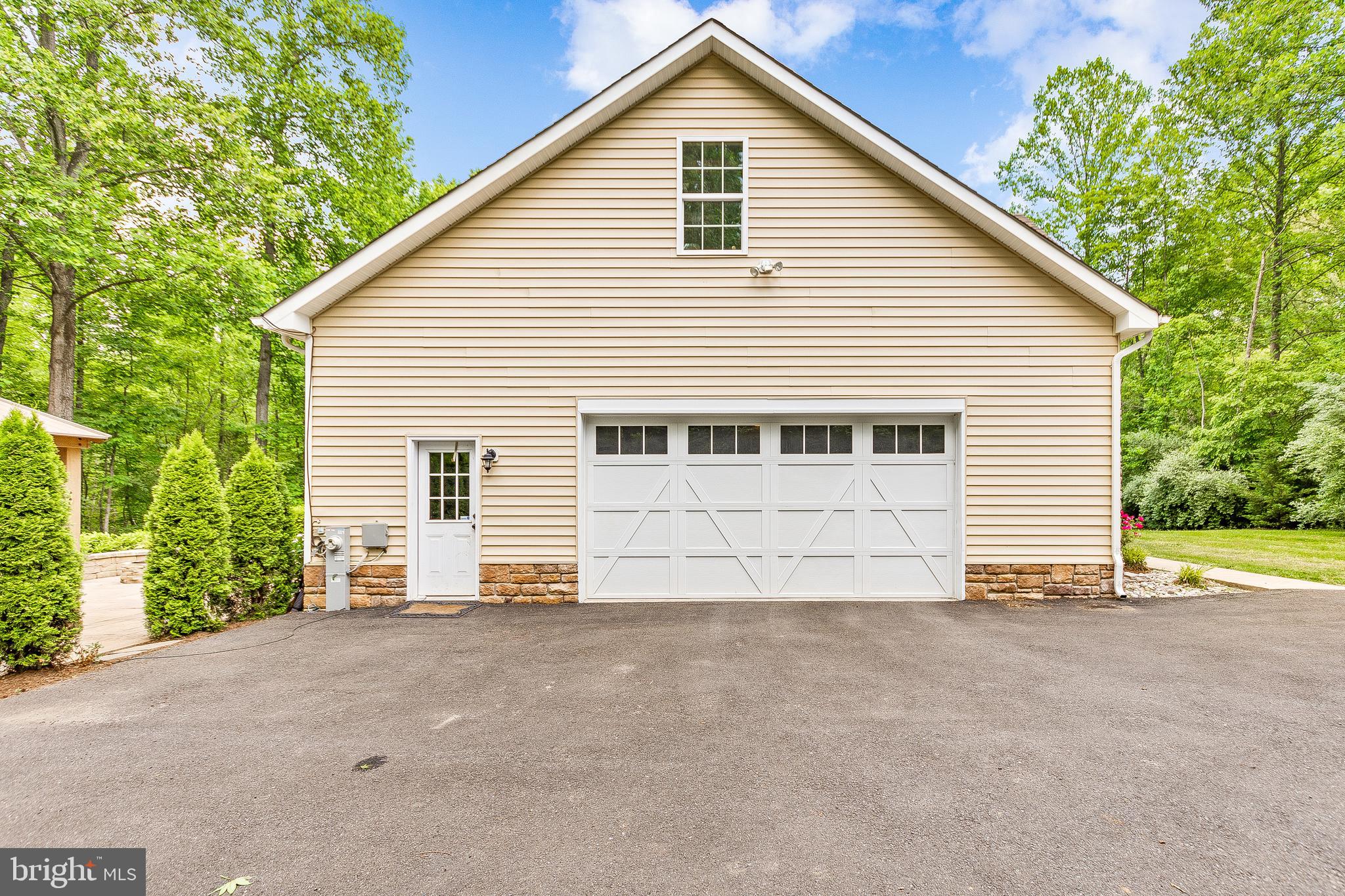 198 3 Rivers Road Harwood, MD 20776 - Photo 4 of 41 Two Car Side-Load Garage