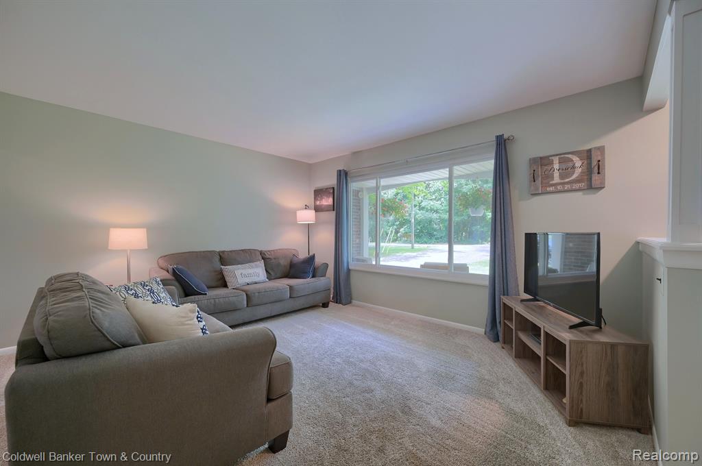 1675 Clark Lake Road Brighton, MI 48114 - Photo 3 of 34