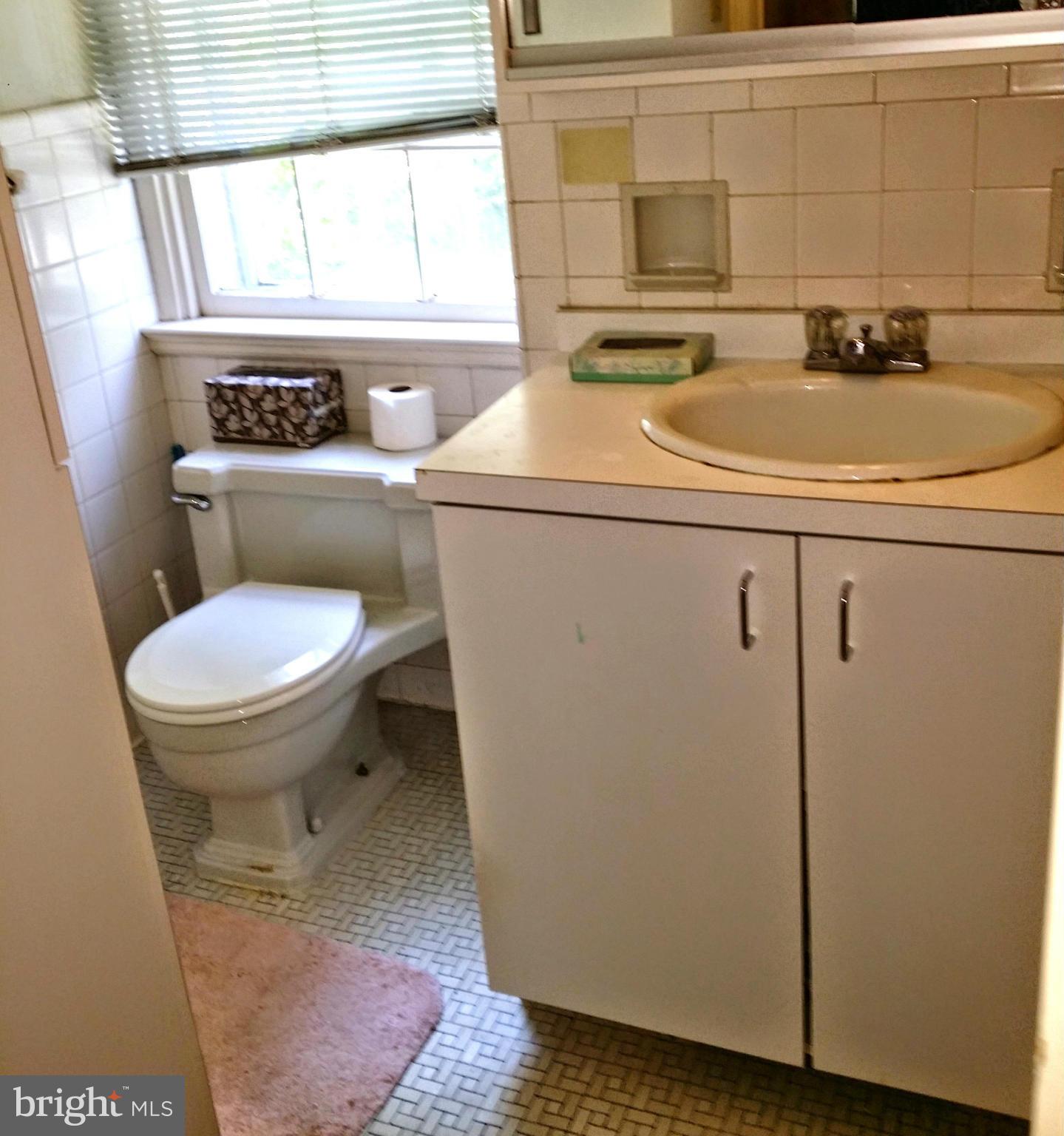 3502 Fallstaff Road Baltimore, MD 21215 - Photo 12 of 14 Hall Bath