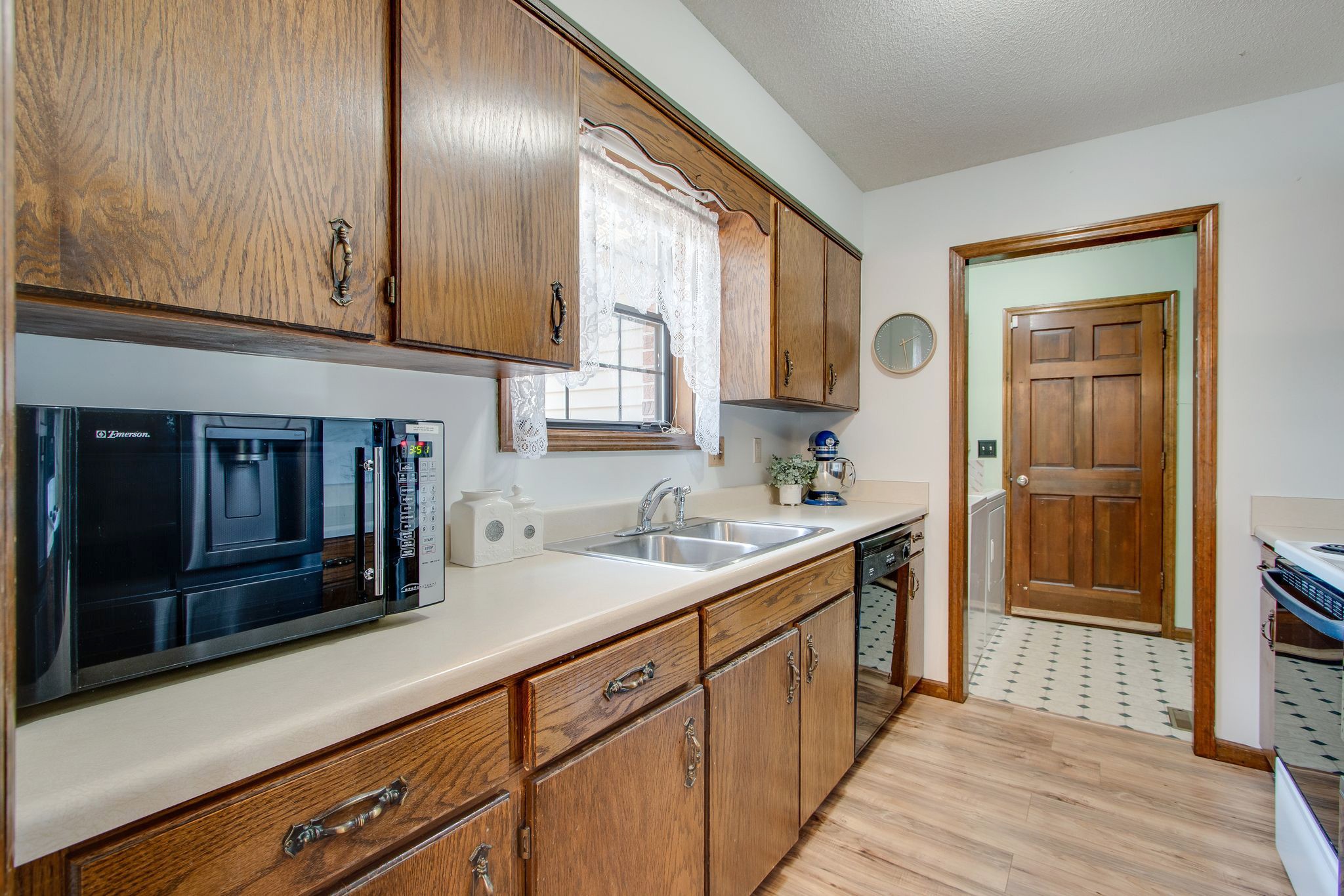 207 Eaton Heights Manchester, TN 37355 - Photo 12 of 37 a kitchen with granite countertop stainless steel appliances a sink stove top oven and cabinets