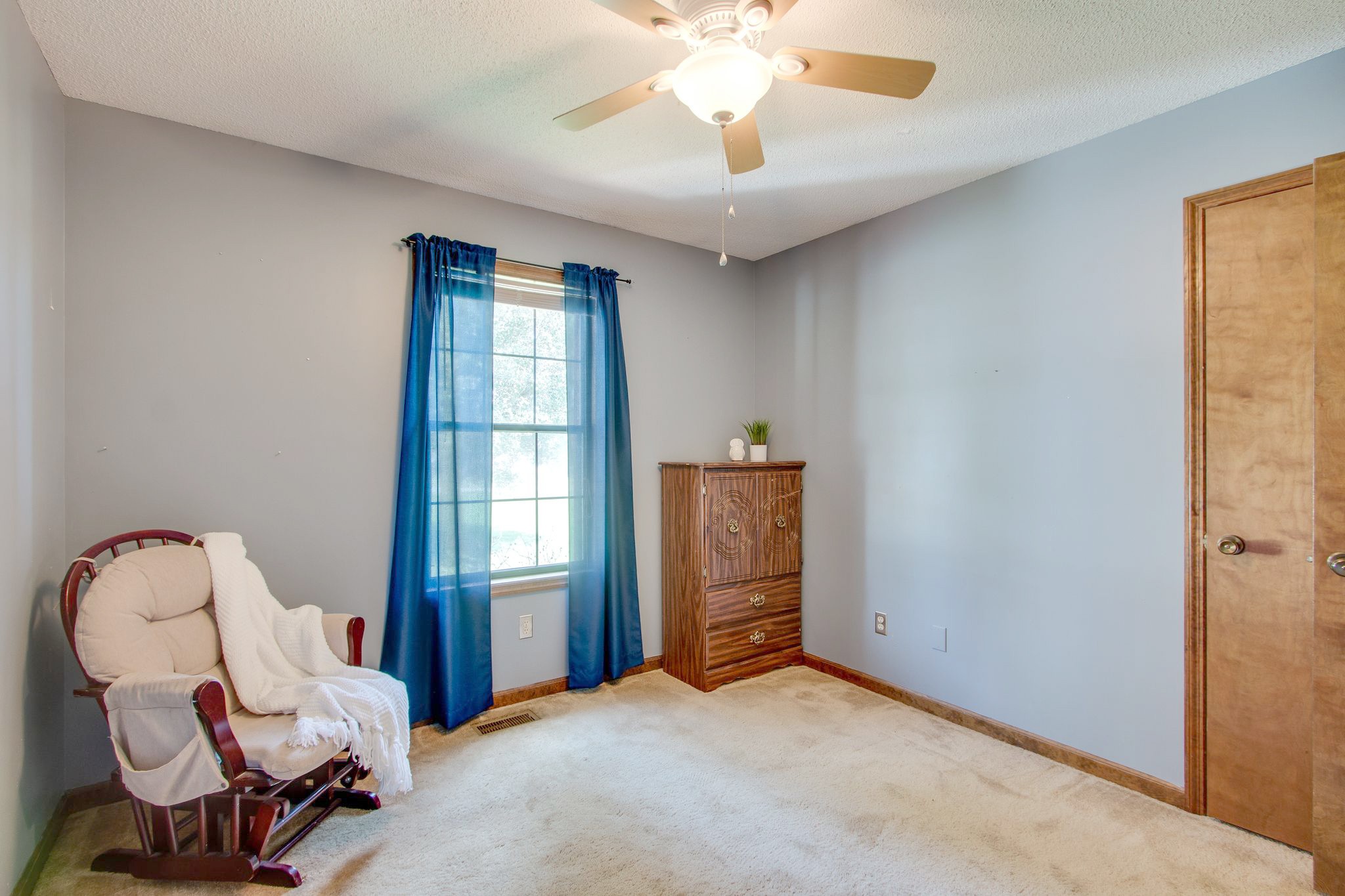 207 Eaton Heights Manchester, TN 37355 - Photo 24 of 37 a view of a livingroom with furniture