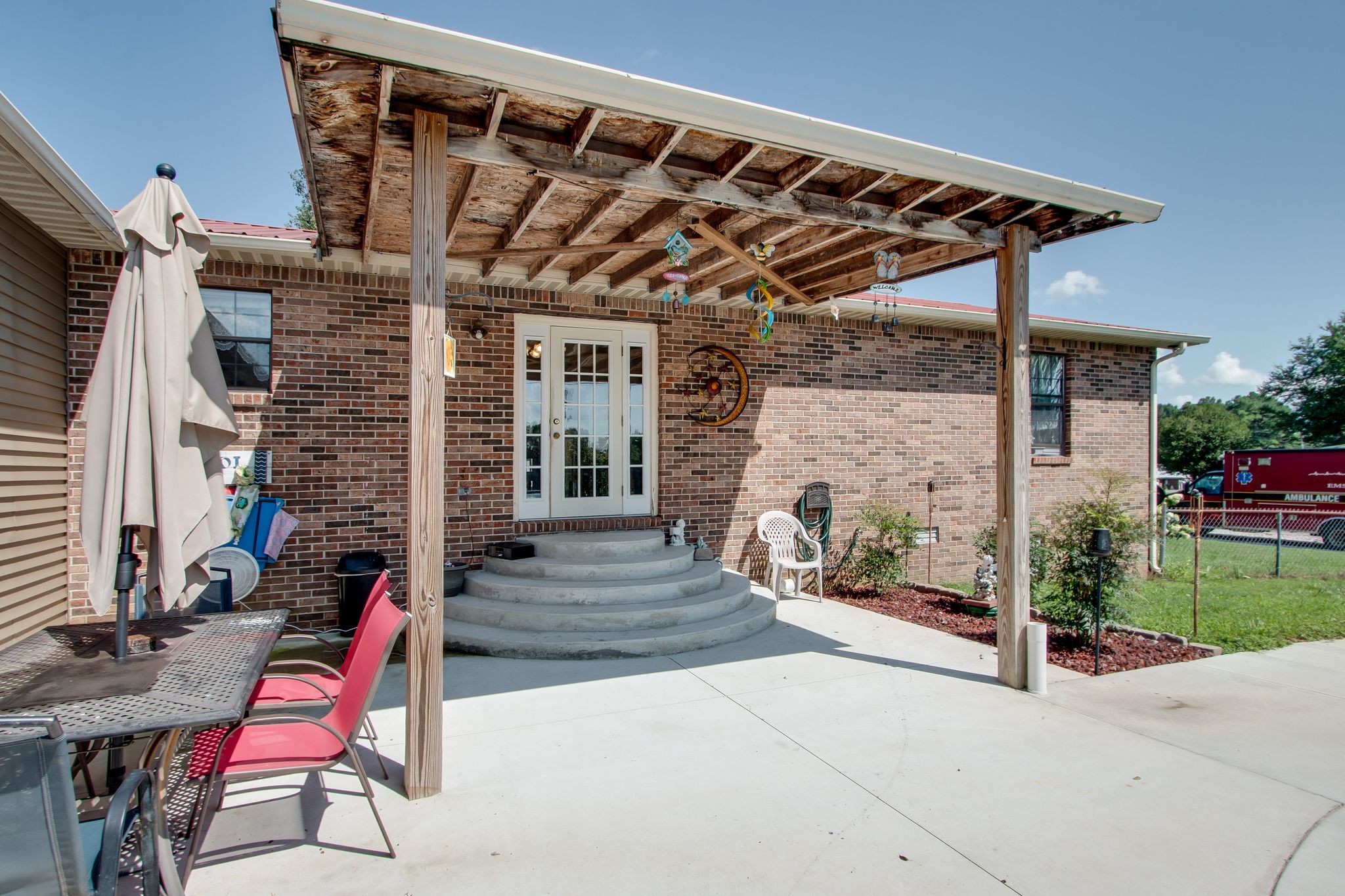 207 Eaton Heights Manchester, TN 37355 - Photo 29 of 37 a patio with table and chairs