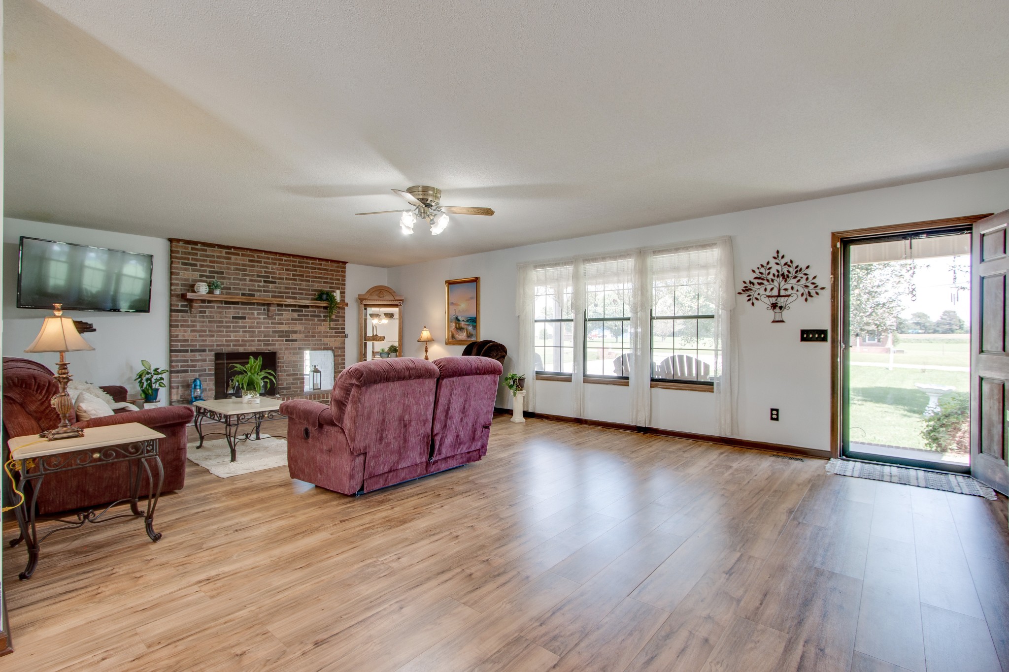 207 Eaton Heights Manchester, TN 37355 - Photo 7 of 37 a living room with furniture window and wooden floor