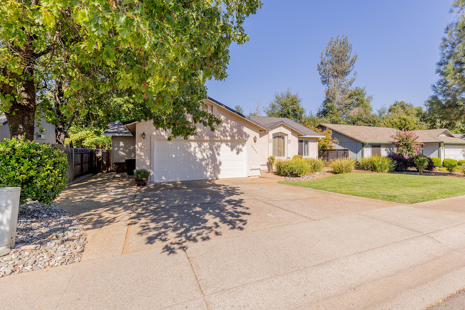 3363 Lawrence Road Redding, CA 96002 - Photo 2 of 33 a front view of house with yard