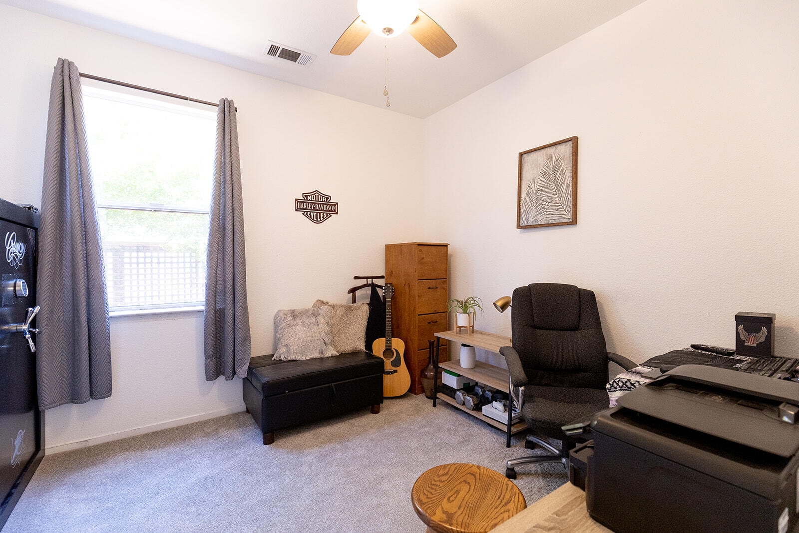 3363 Lawrence Road Redding, CA 96002 - Photo 21 of 33 a room with furniture and a window