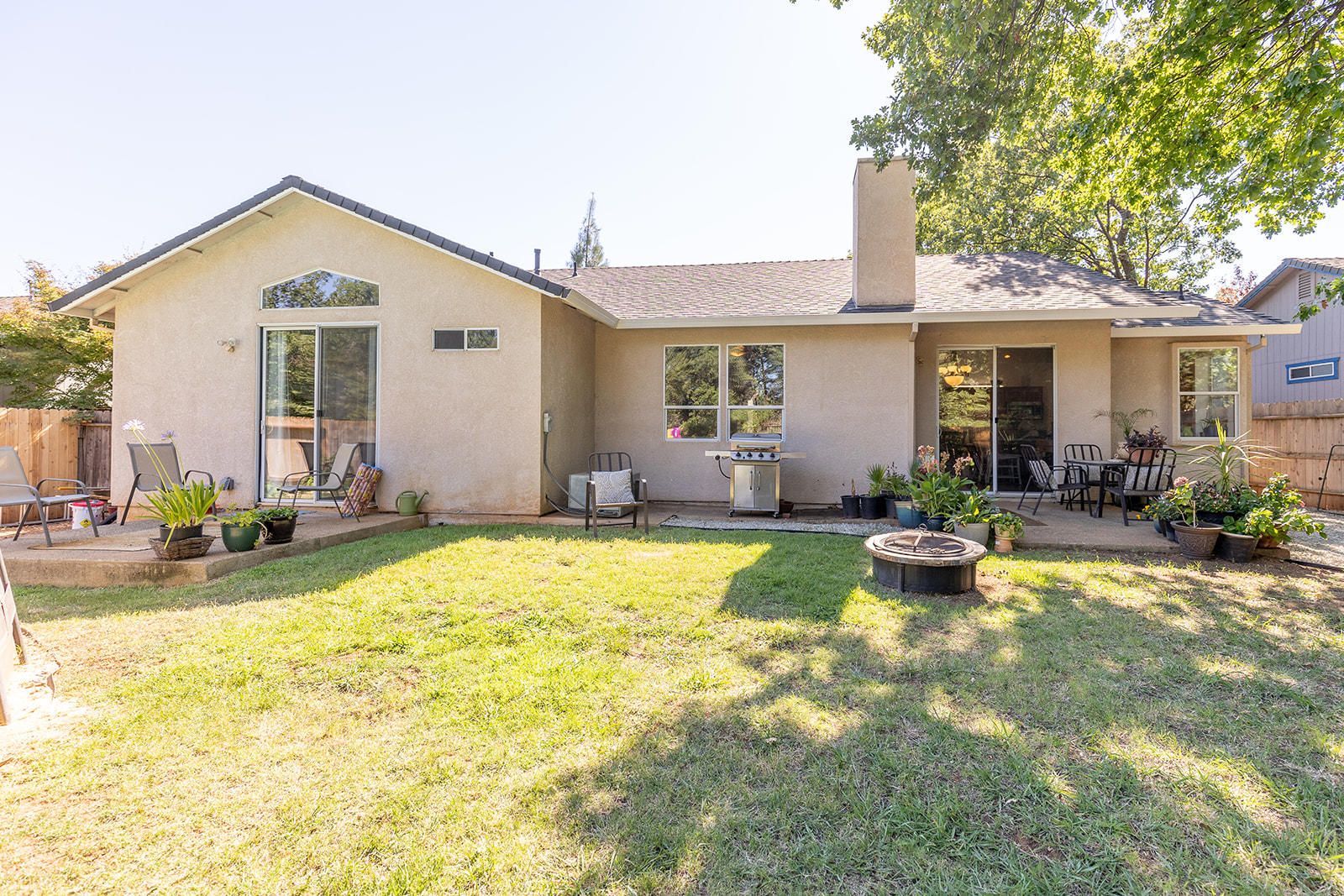 3363 Lawrence Road Redding, CA 96002 - Photo 31 of 33 a view of a house with swimming pool and sitting area