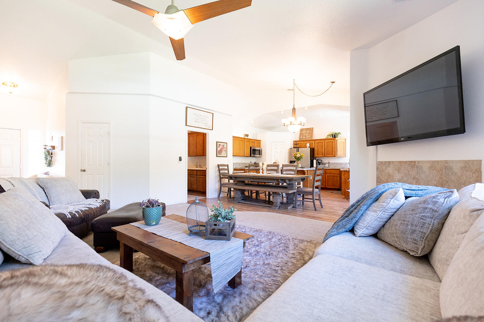 3363 Lawrence Road Redding, CA 96002 - Photo 7 of 33 a living room with furniture and a flat screen tv