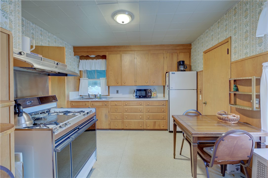 8 Chapel Road Barrington, RI 02806 - Photo 5 of 21
