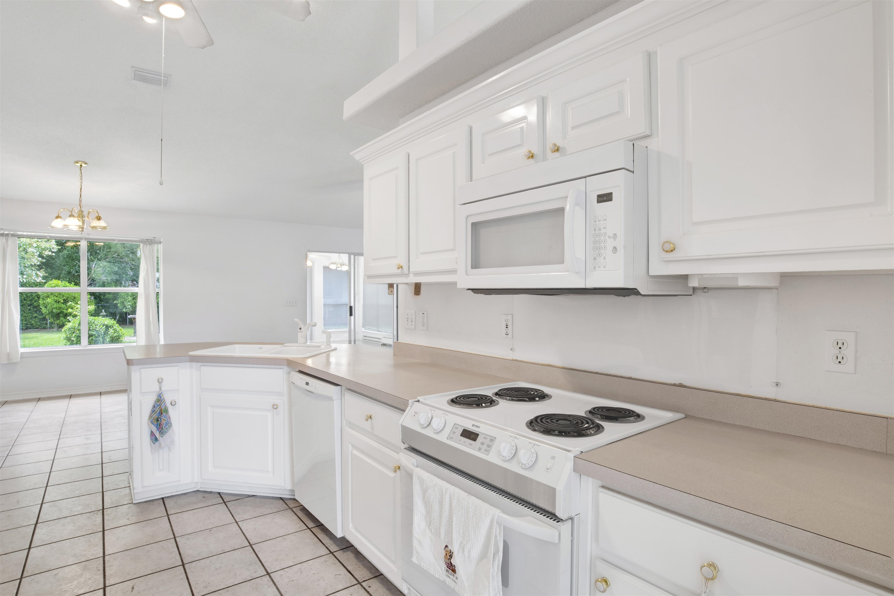 2572 Manuel Drive Lillian, AL 36549 - Photo 9 of 40 Kitchen