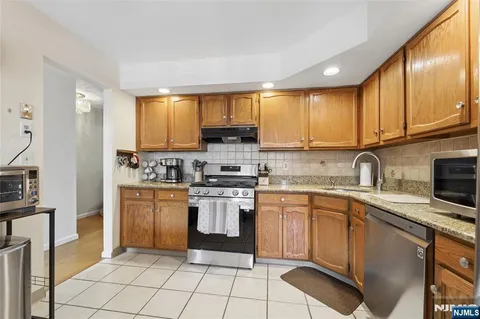 $395,000 | 38 Lexington Lane, Unit E, West Milford, NJ 07480