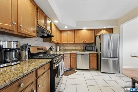 $395,000 | 38 Lexington Lane, Unit E, West Milford, NJ 07480