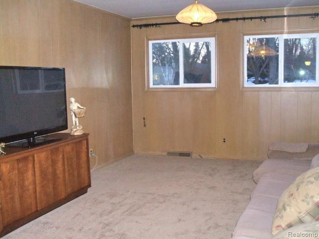 355 South Cranbrook Cross Road Bloomfield Hills, MI 48301 - Photo 13 of 25 Lots Of Natural Light