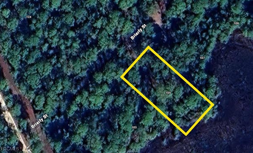 a view of an outdoor space