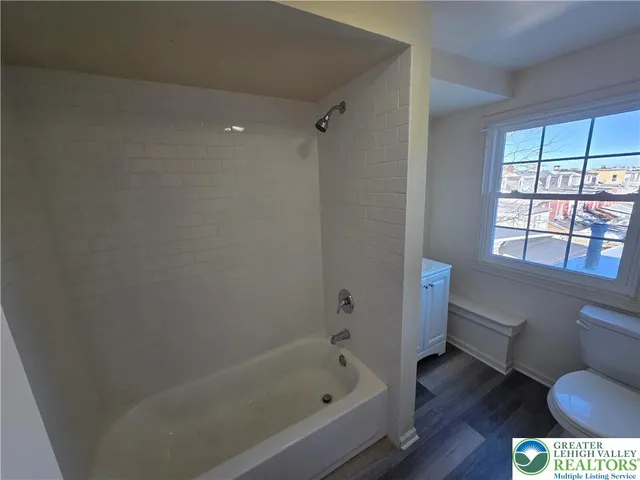 $1,300 | 337 North 16th Street, Unit 2, Allentown, PA 18102