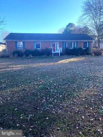 $1,600 | 215 Brooke Road, Fredericksburg, VA 22405