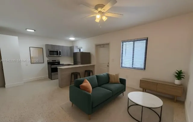 $1,800 | 600 Southwest 10th Street, Unit 6, Miami, FL 33130