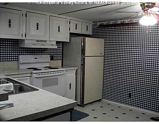 749 Bills Creek Road Winfield, WV 25213 - Photo 10 of 10 Kitchen.