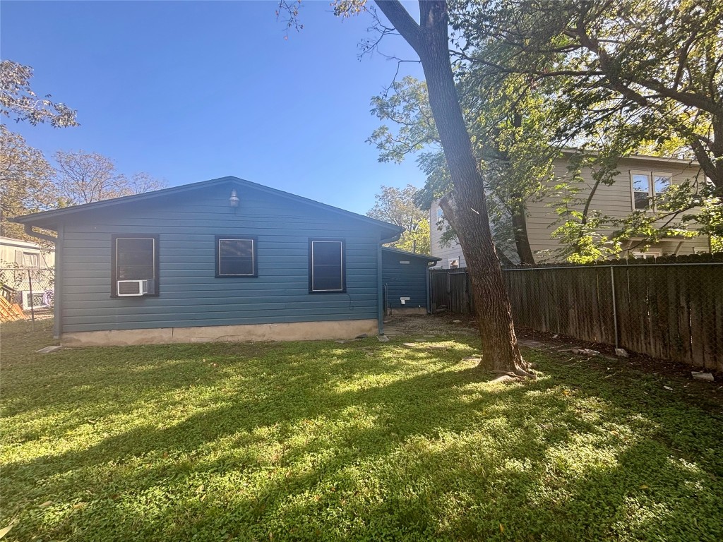 1606 Singleton Avenue Austin, TX 78702 - Photo 21 of 25 a view of a backyard with a large tree