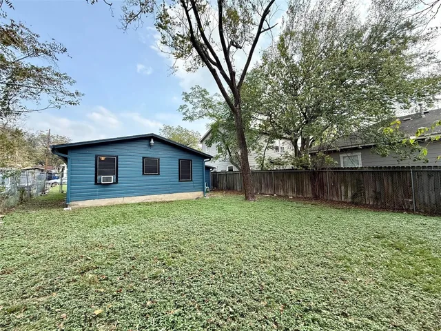 $1,700 | 1606 Singleton Avenue, Austin, TX 78702