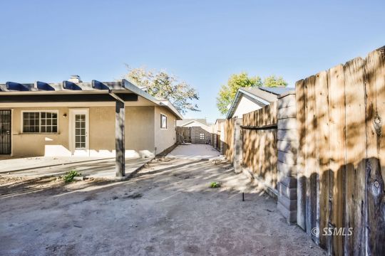 712 South Alvord Street Ridgecrest, CA 93555 - Photo 27 of 33 a house view with a backyard space