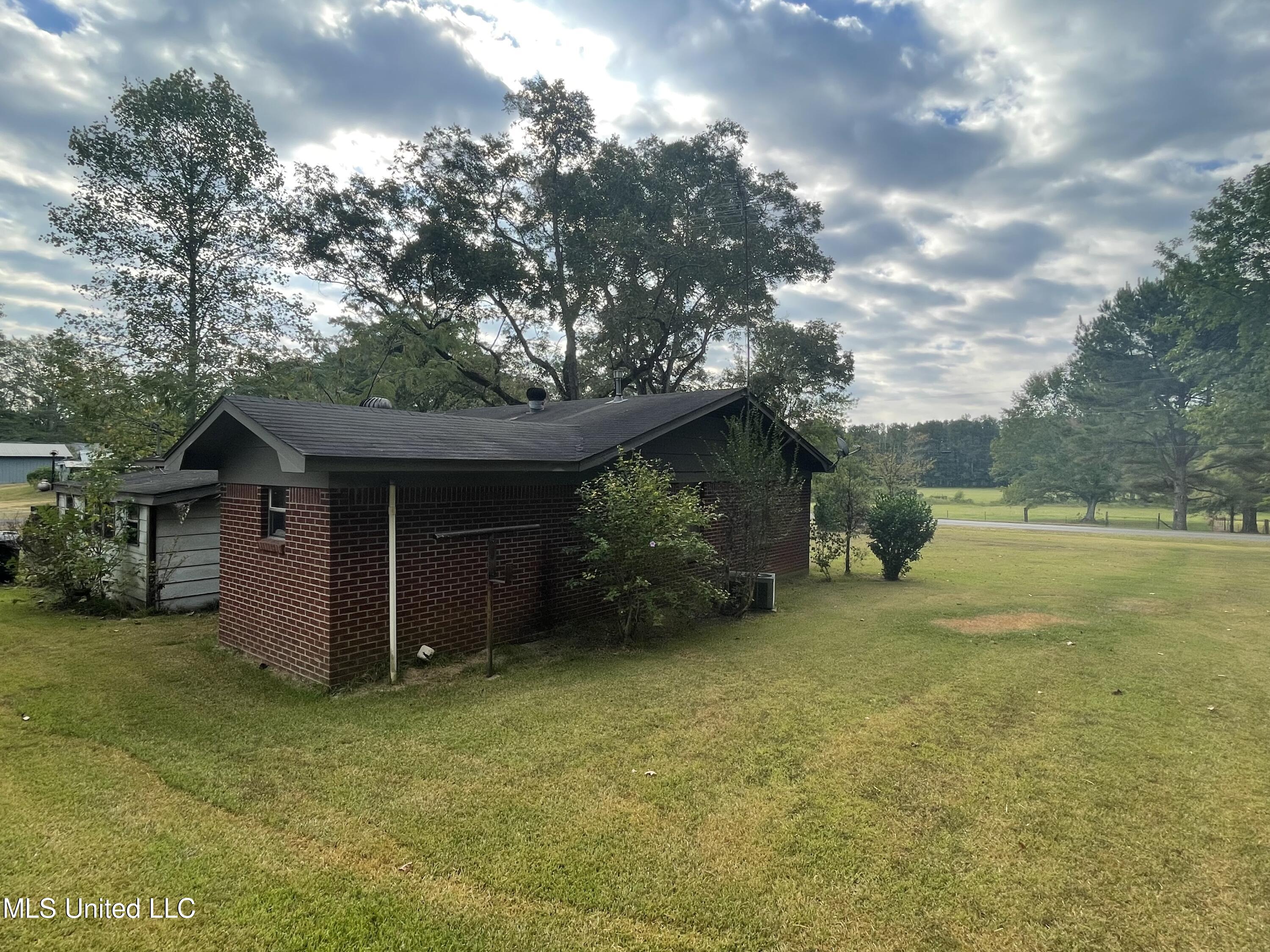 4233 Gunter Road Walnut Grove, MS 39189 - Photo 8 of 23 IMG_3755