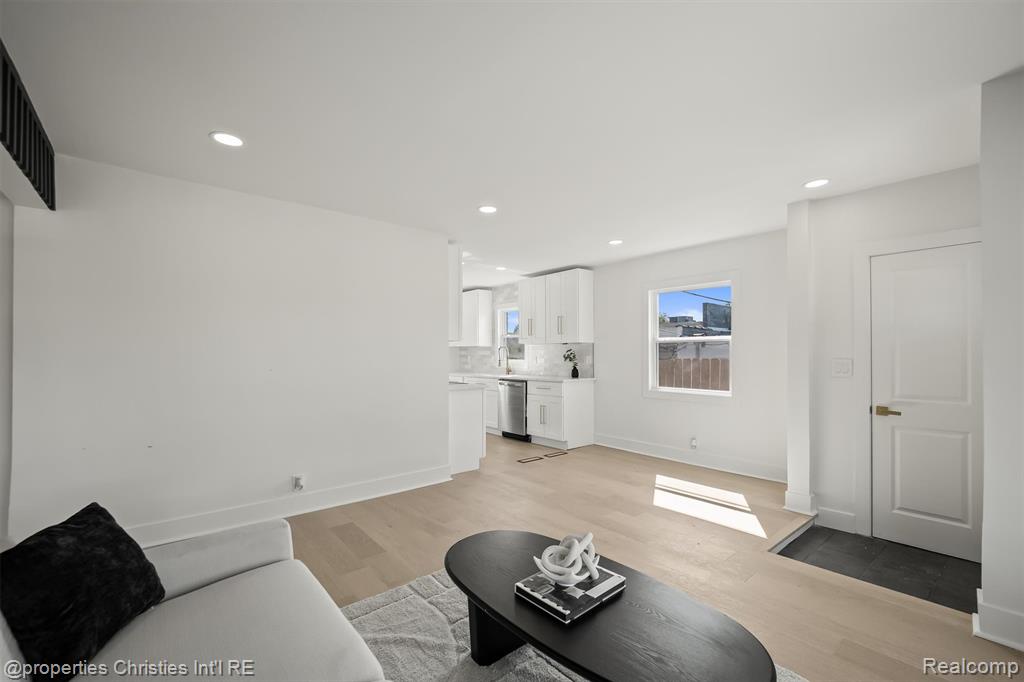 4109 Grandview Road Royal Oak, MI 48073 - Photo 7 of 25 Gallery Image 7