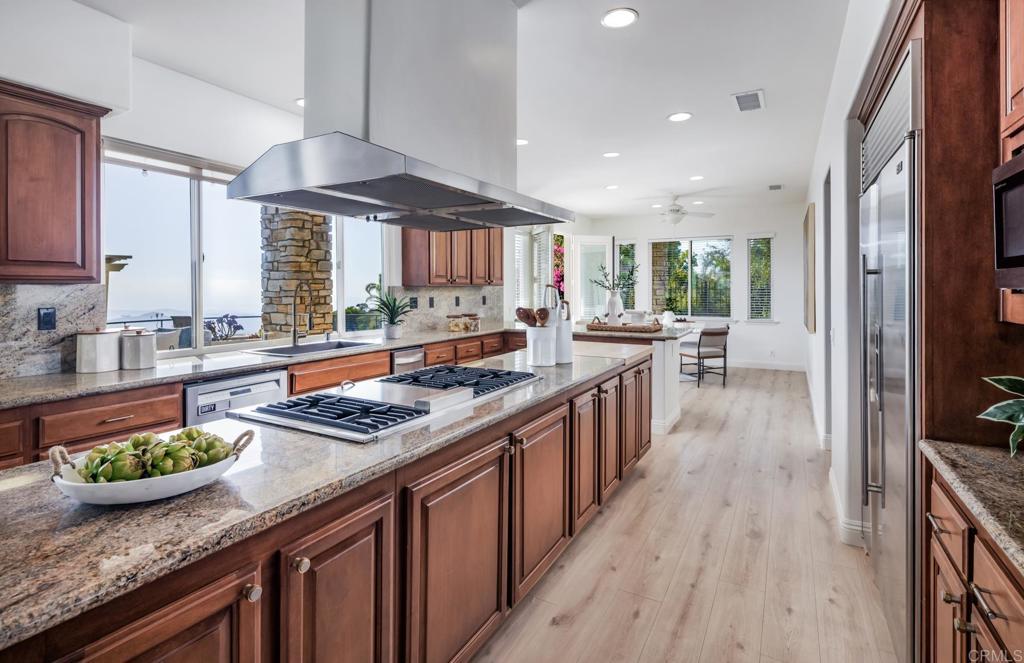 29190 Crystal Ridge Court Escondido, CA 92026 - Photo 10 of 41 Kitchen