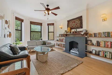 $450,000 | 5114 North Kenmore Avenue, Unit 3S, Chicago, IL 60640