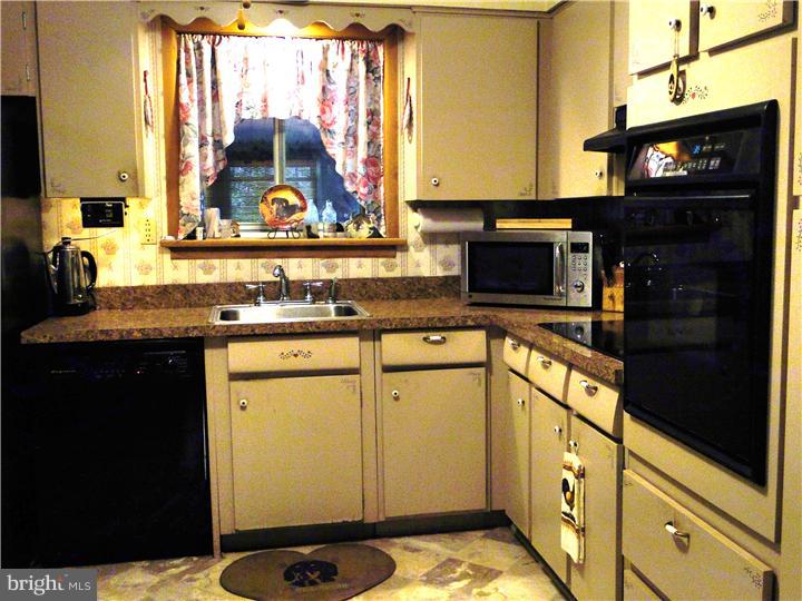 300 Crozerville Road Aston, PA 19014 - Photo 4 of 24