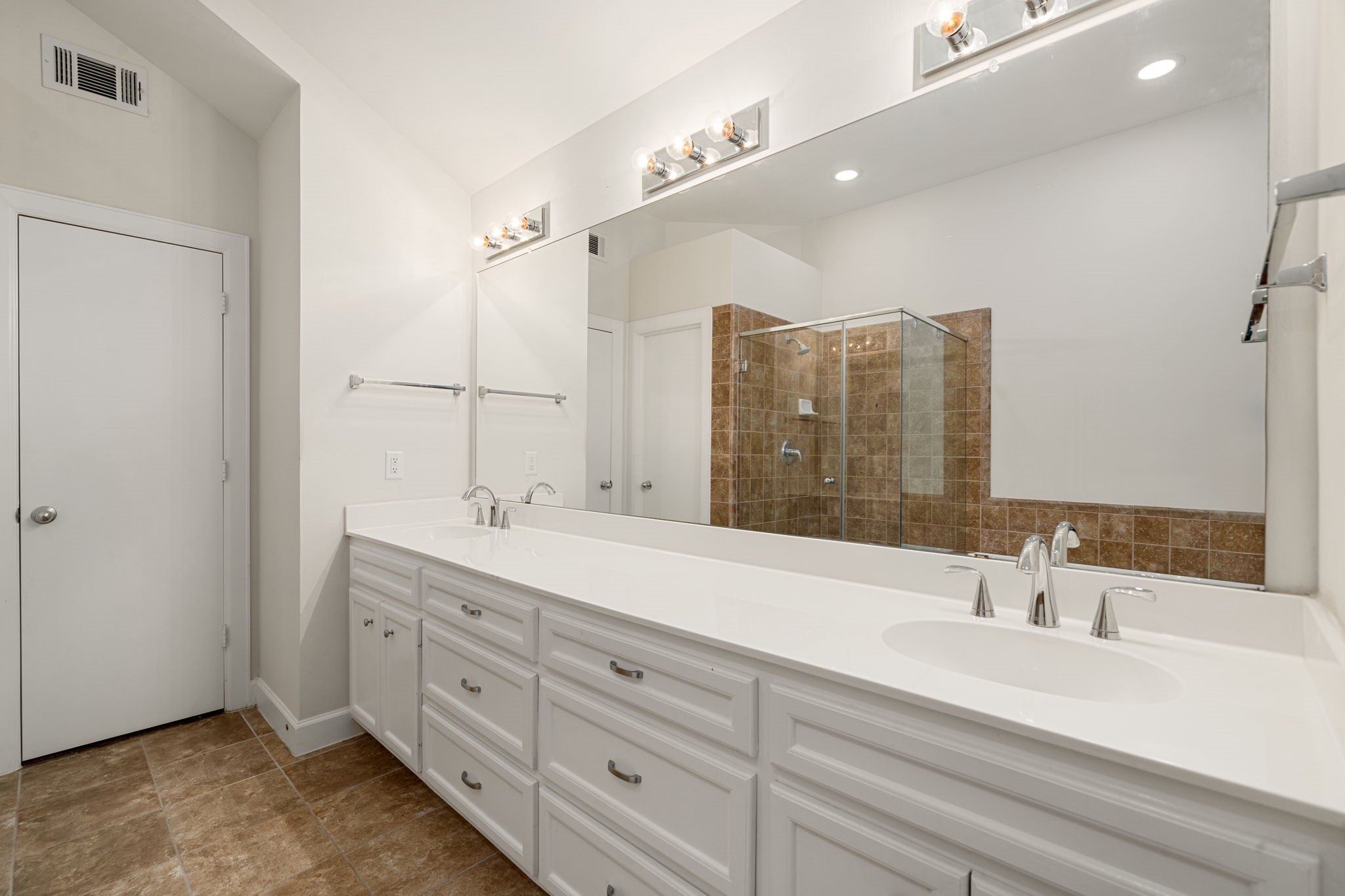 8705 Bryam Street, Unit 604 Houston, TX 77061 - Photo 11 of 25