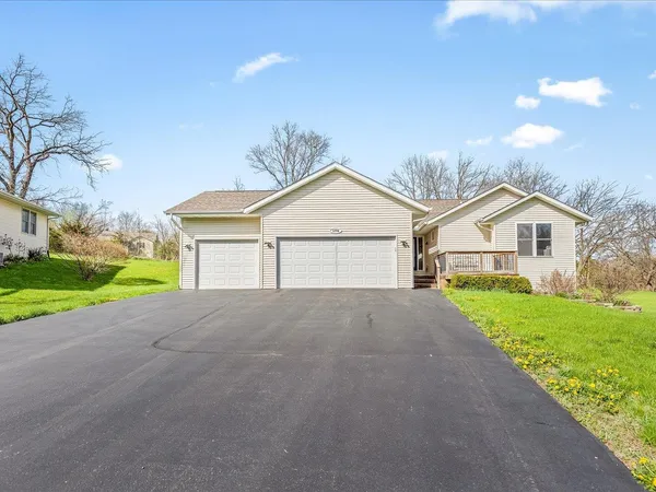 $325,000 | 1774 Gainsboro Avenue, Lake Summerset, IL 61019